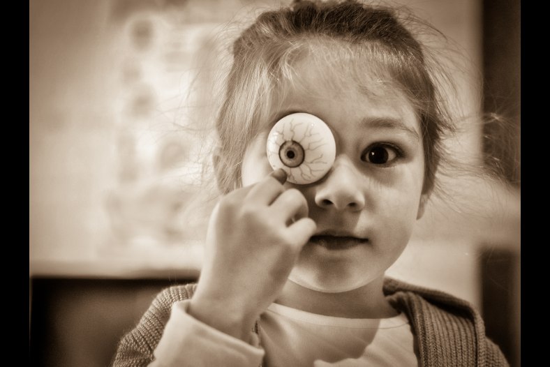 look my eye